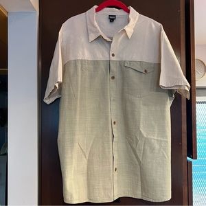 Patagonia Men’s Clean Color Short Sleeve Shirt Size XL Green & Beige.